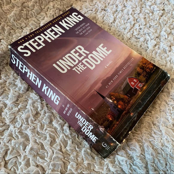 Stephan King | Under the Dome Book - Picture 2 of 11